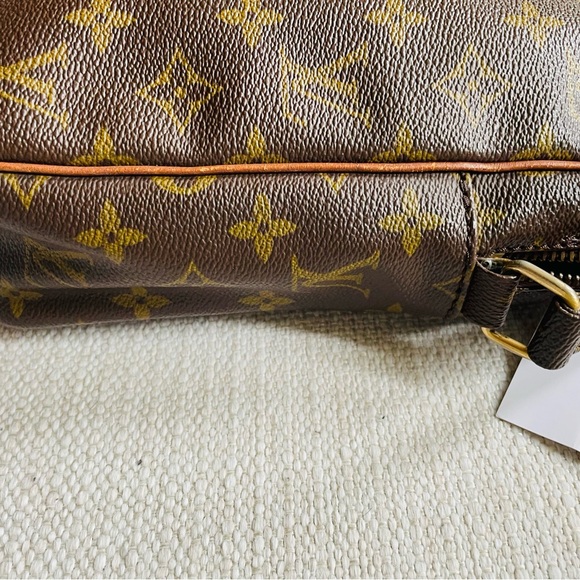 Louis Vuitton Brown Monogram Men's Bag - Picture 3 of 9